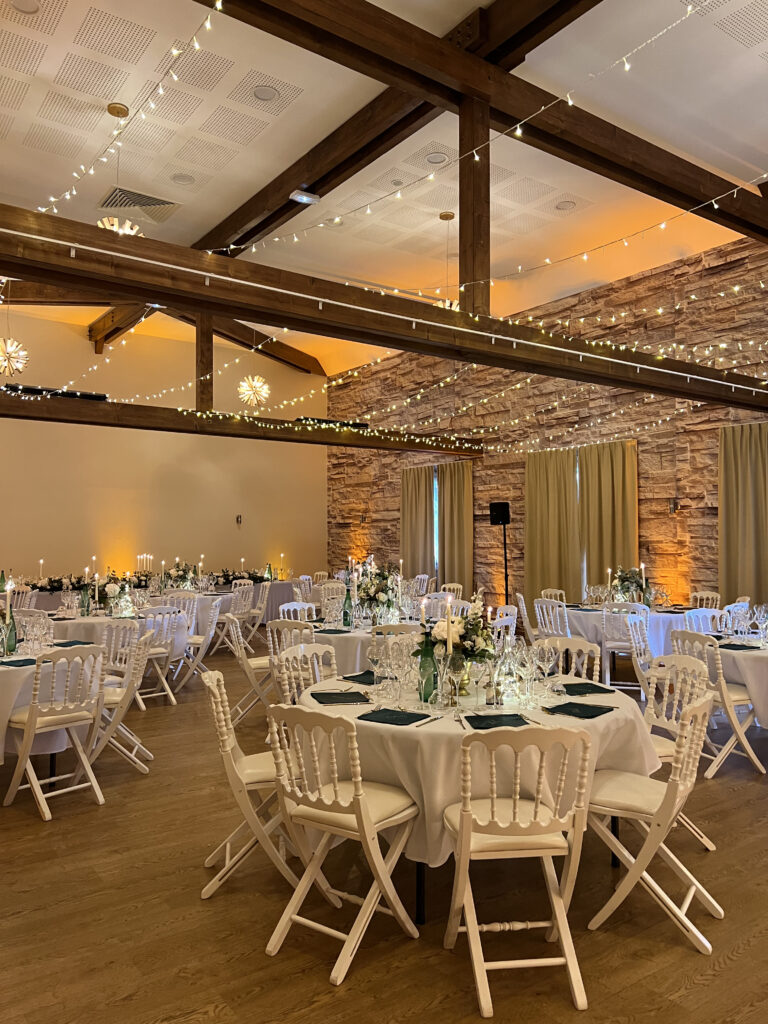 salle de mariage avec déco plafond ciel étoilé