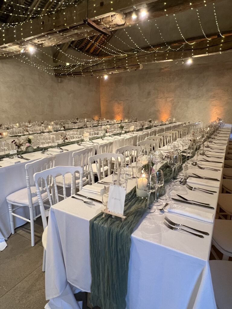 table banquets mariage blanc et vert d'eau
